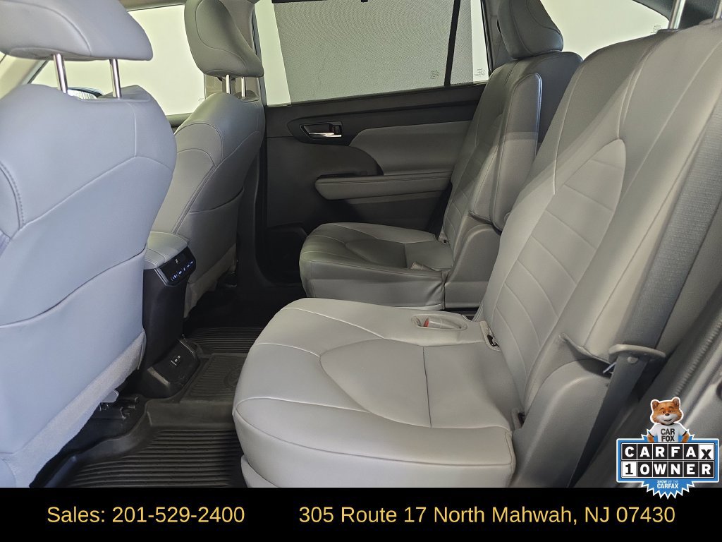Used 2022 Toyota Highlander XLE AWD/4WD image 25