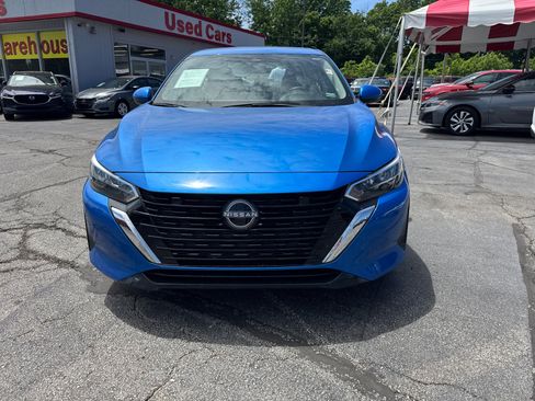 Used 2024 Nissan Sentra SV FWD image 2