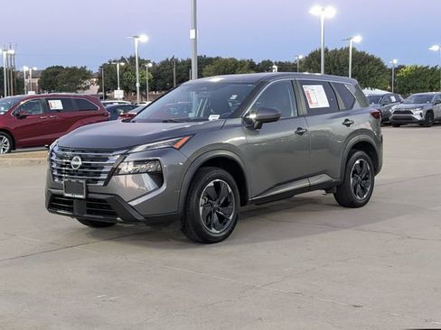 Used 2024 Nissan Rogue SV FWD image 10