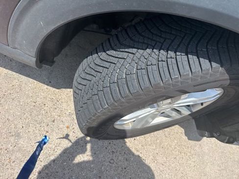 Used 2022 Ford Explorer XLT RWD image 3