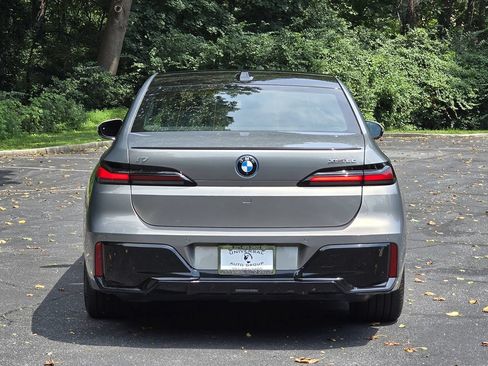 Used 2023 BMW i7 xDrive60 AWD/4WD image 5