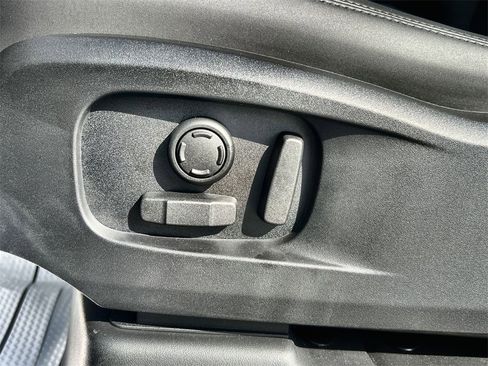 Used 2025 Land Rover Defender 110 S image 21