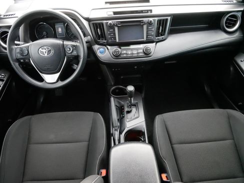 Used 2018 Toyota RAV4 LE image 11