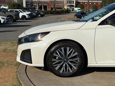 Used 2024 Nissan Altima 2.5 SV image 12