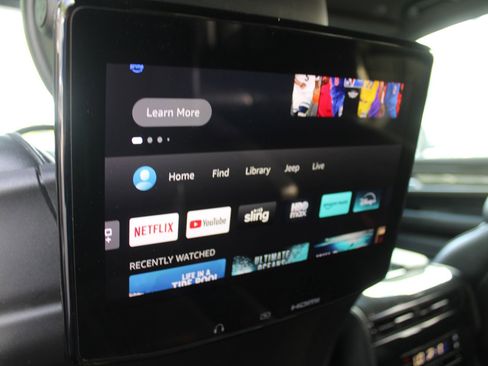 Used 2022 Jeep Wagoneer Series III w/ Rear Seat Video Group 1 image 28