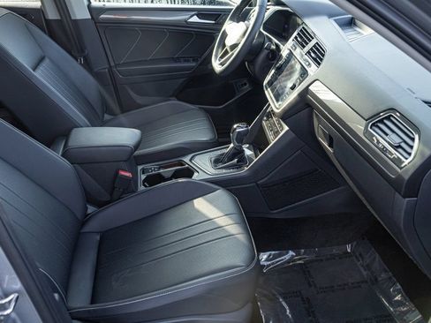 Used 2023 Volkswagen Tiguan SE w/ Panoramic Sunroof Package FWD image 33