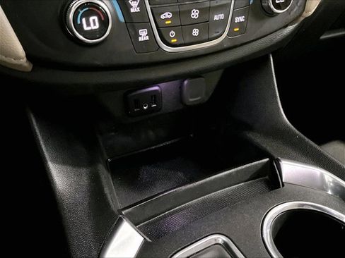 Used 2023 Chevrolet Traverse LS FWD image 26