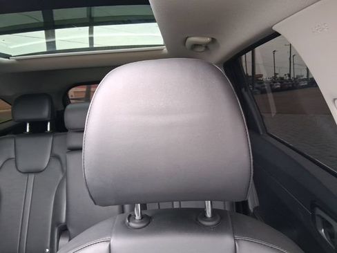 Used 2024 Kia Sorento S w/ Panoramic Sunroof Package FWD image 16