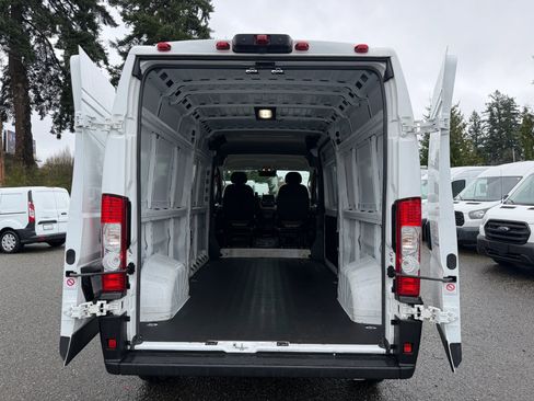 Used 2024 RAM ProMaster 2500 w/ Convenience Group image 24