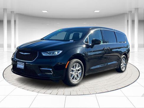 Certified 2024 Chrysler Pacifica Touring-L image 1