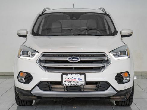Used 2019 Ford Escape Titanium image 3