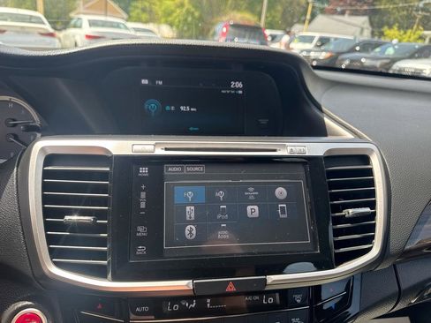 Used 2017 Honda Accord EX image 30