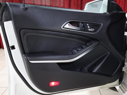 Used 2018 Mercedes-Benz CLA 250 image 11