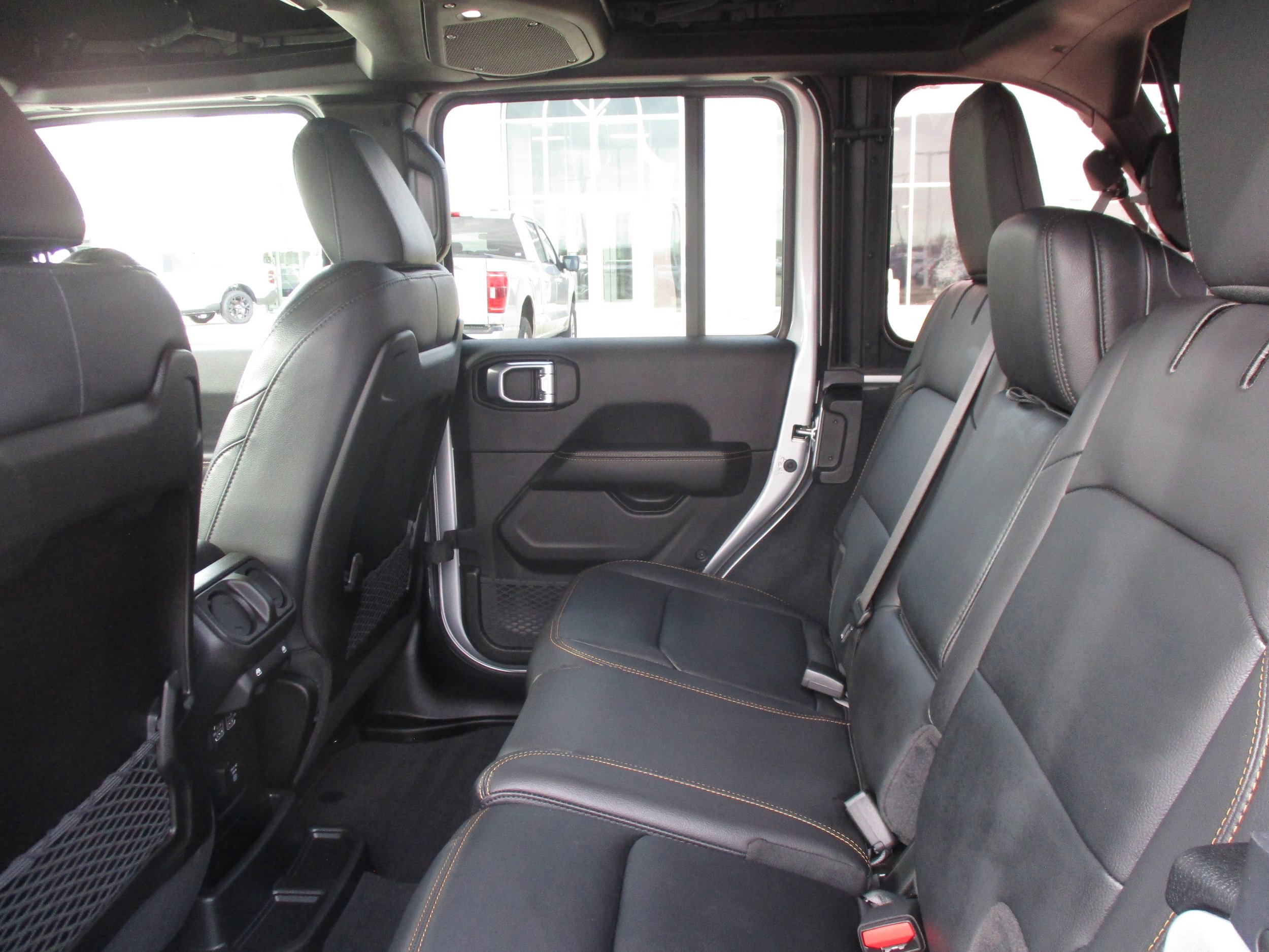 Used 2024 Jeep Wrangler Unlimited Sahara AWD/4WD image 36
