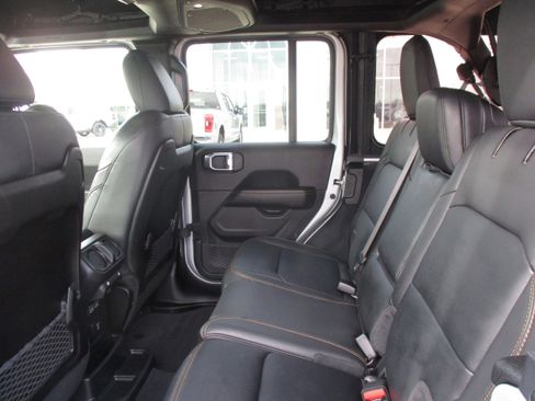 Used 2024 Jeep Wrangler Unlimited Sahara AWD/4WD image 36