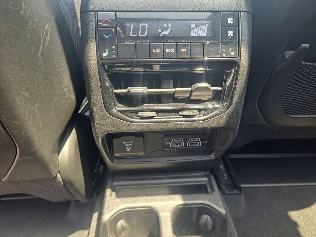 Used 2023 Jeep Grand Cherokee L Limited w/ Luxury Tech Group II AWD/4WD image 34