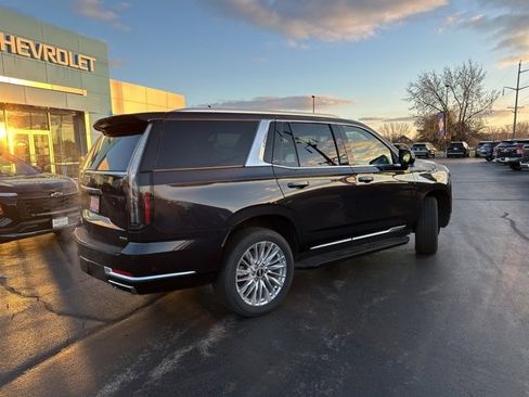 Used 2025 Cadillac Escalade Premium Luxury image 3