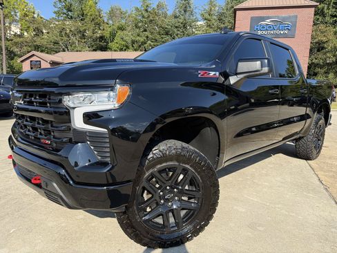 Used 2025 Chevrolet Silverado 1500 LT Trail Boss w/ Convenience Package II AWD/4WD image 1