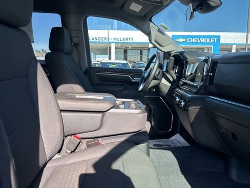 Used 2025 GMC Sierra 2500 SLE w/ Preferred Package image 32