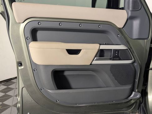 Used 2022 Land Rover Defender 110 SE image 24