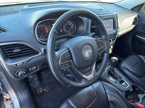 Used 2020 Jeep Cherokee Latitude Plus image 10