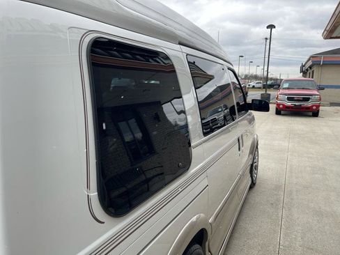 Used 2004 GMC Safari Conversion image 10