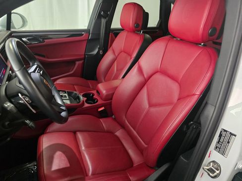 Certified 2023 Porsche Macan AWD/4WD image 5