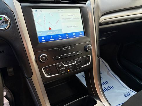 Used 2020 Ford Fusion SE image 28