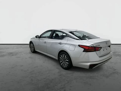 Used 2025 Nissan Altima 2.5 SV FWD image 9
