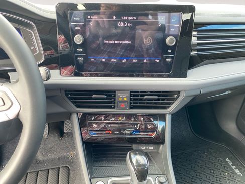 Used 2025 Volkswagen Jetta SEL image 16