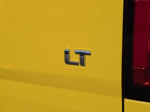 Used 2015 Chevrolet Colorado LT w/ Luxury Package RWD image 16