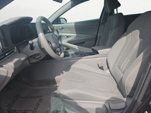 Used 2023 Hyundai Elantra SEL FWD image 8
