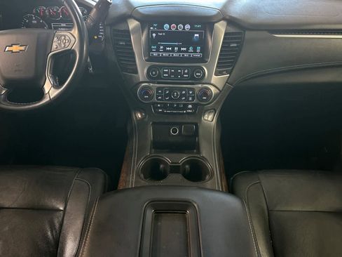 Used 2018 Chevrolet Suburban LT RWD image 4