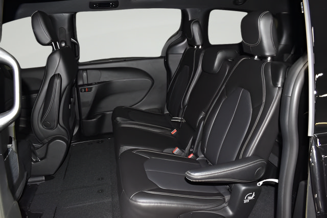 New 2026 Chrysler Pacifica Select w/ S Appearance Package FWD image 26