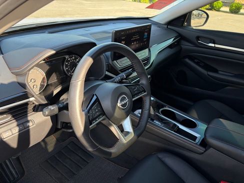 Certified 2024 Nissan Altima 2.5 SR w/ SR Premium Package FWD image 17