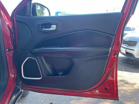 Used 2021 Jeep Compass Latitude image 11