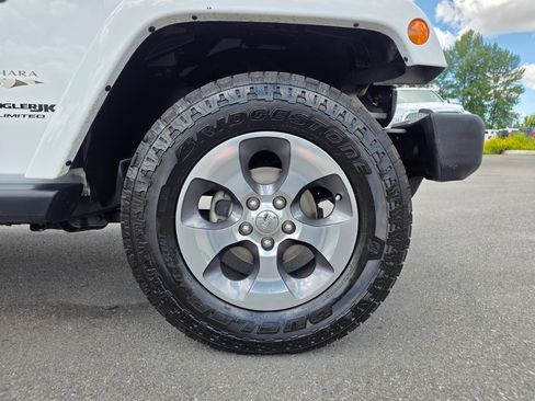 Used 2018 Jeep Wrangler Unlimited Sahara w/ Connectivity Group AWD/4WD image 10