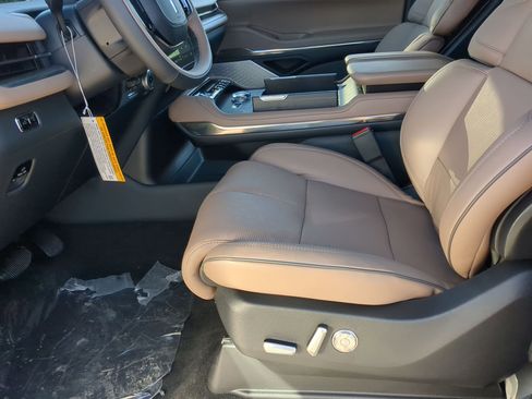 New 2025 Lincoln Navigator L Black Label image 11