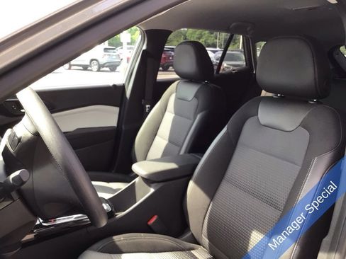 Used 2025 Chevrolet Trax LT FWD image 23