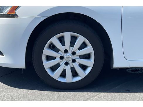 Used 2015 Nissan Sentra SV FWD image 11