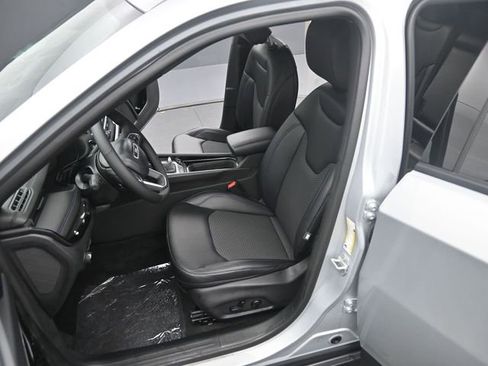 New 2026 Jeep Compass Latitude w/ Sun and Sound Group AWD/4WD image 11