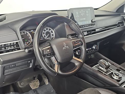 Used 2023 Mitsubishi Outlander SE AWD/4WD image 11