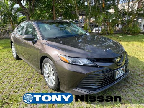 Used 2018 Toyota Camry LE FWD image 18