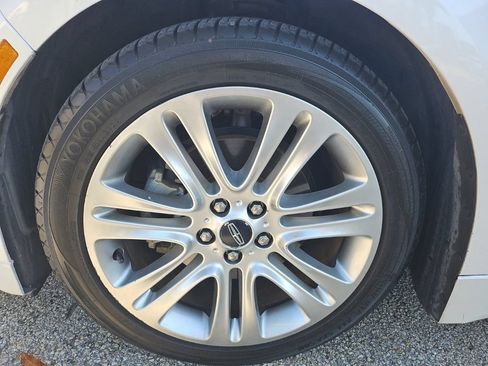 Used 2015 Lincoln MKZ Hybrid w/ Equipment Group 201A Select FWD image 10