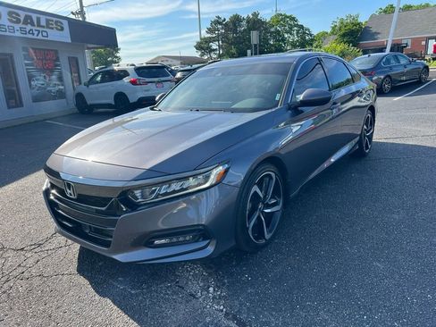 Used 2018 Honda Accord Sport image 2