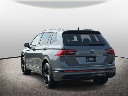 Used 2023 Volkswagen Tiguan SE R-Line image 4