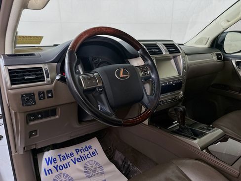 Used 2018 Lexus GX 460 Premium w/ Premium Package image 9
