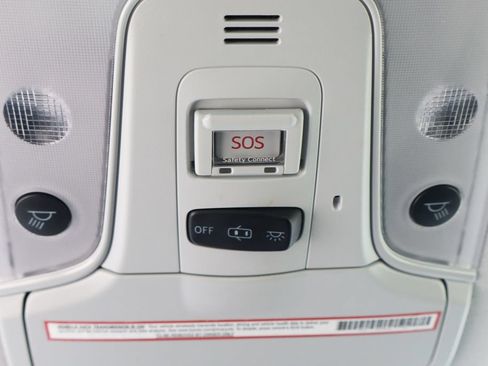 Used 2020 Toyota Prius LE FWD image 28