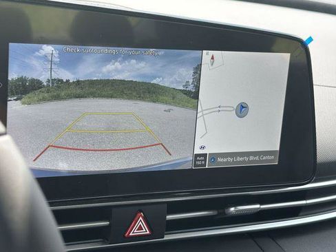 New 2025 Hyundai Elantra Limited image 28