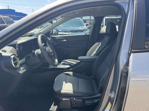 Used 2024 Chevrolet Trax LT FWD image 14